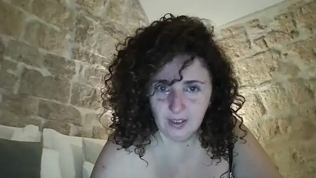 SempreDonatella xxx strip on cam for live porn chat