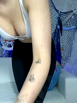 BounceAss xxx strip on cam for live porn chat