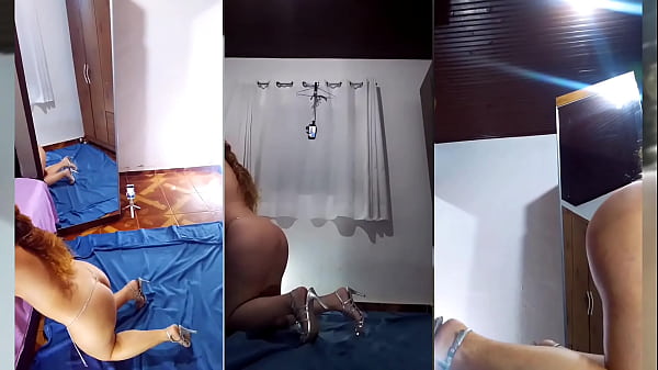 Exhibitionist puts dildo in pussy doggystyle