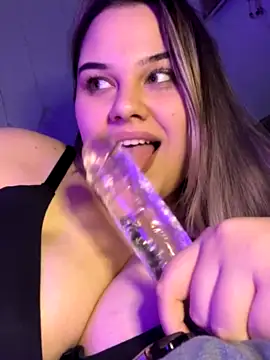 JuicyBerry13 xxx strip on cam for live porn chat