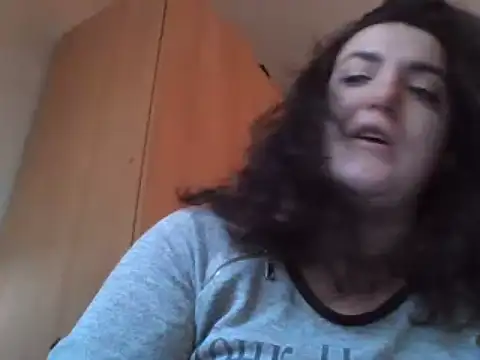LadyMinnie xxx strip on cam for live porn chat