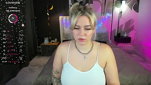 _Chloe_Reed_ xxx strip on cam for live porn chat