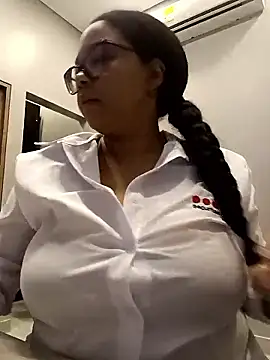 Dilanyx xxx strip on cam for live porn chat