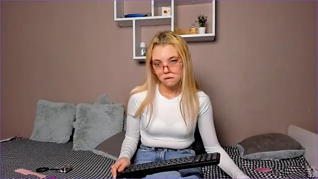 Leloo_Kittu xxx strip on cam for live porn chat