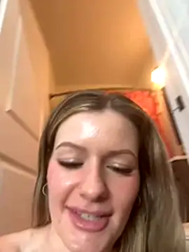 Loveshae xxx strip on cam for live porn chat