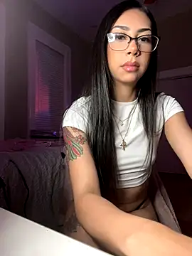 Lysssquirtz xxx strip on cam for live porn chat