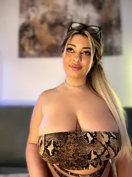MetishaV xxx strip on cam for live porn chat