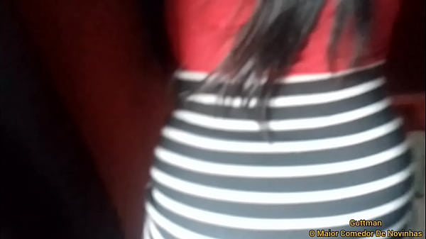 NOVINHA CRENTE FAZENDO STRIPTEASE E PAGANDO BOQUETE PARA O GUTTMAN
