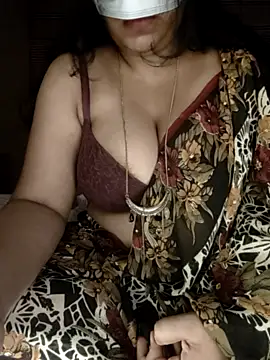 Raasikaa_ xxx strip on cam for live porn chat