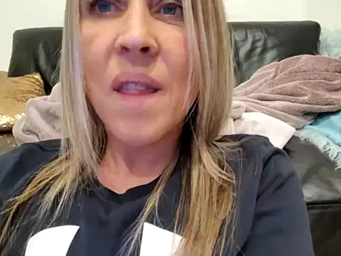 Sweethotmilf888 xxx strip on cam for live porn chat