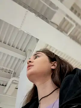 YourGirlVi xxx strip on cam for live porn chat