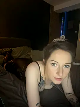 EmmaXXX666 xxx strip on cam for live porn chat