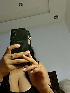 Jyjyelamira xxx strip on cam for live porn chat