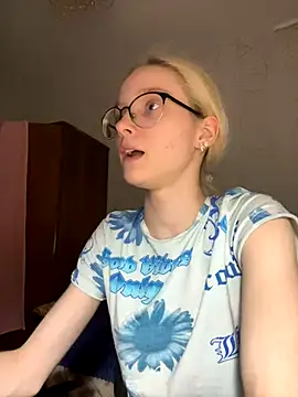 LovelyyyyGirl xxx strip on cam for live porn chat