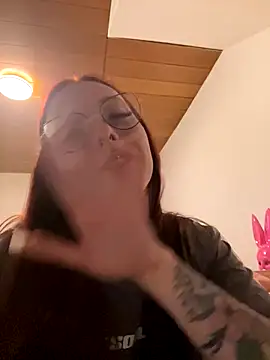 EveeAvery xxx strip on cam for live porn chat