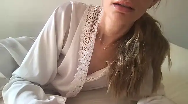 Paolajonez xxx strip on cam for live porn chat