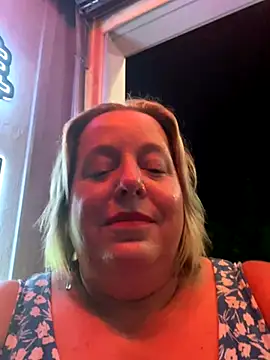 SexySizeddMILF xxx strip on cam for live porn chat