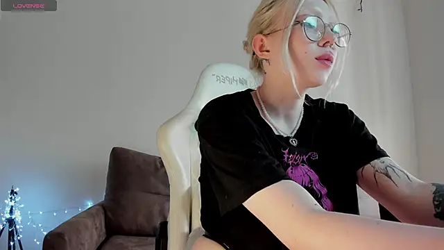 SilverMoly xxx strip on cam for live porn chat