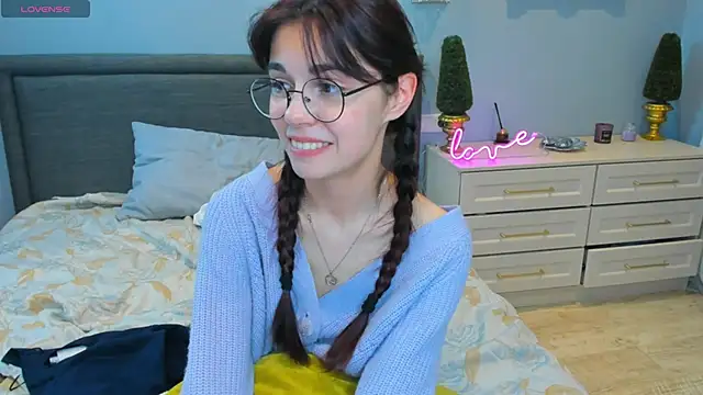 ThaisLopesv xxx strip on cam for live porn chat