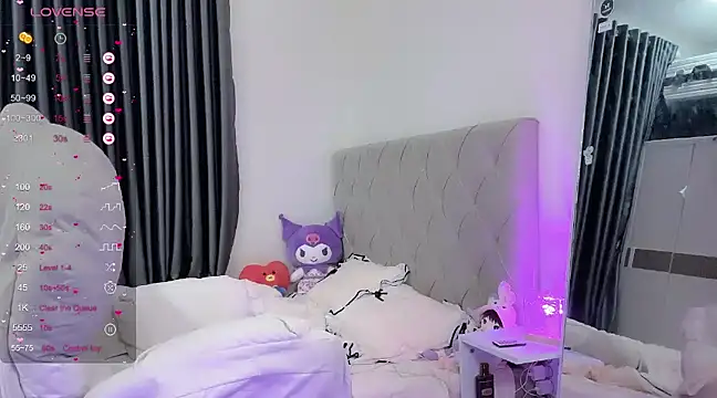 Hangkieu60 xxx strip on cam for live porn chat