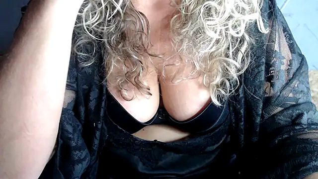 JenniLowen xxx strip on cam for live porn chat