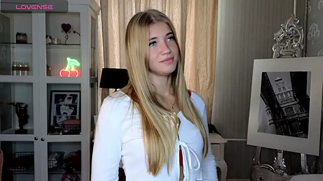 AnneFoxy xxx strip on cam for live porn chat