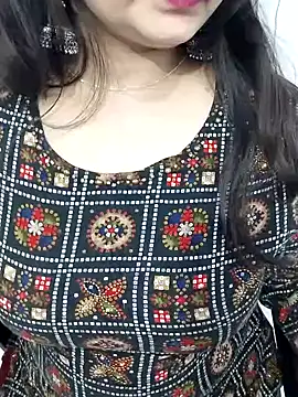 Cute-Ayesha xxx strip on cam for live porn chat