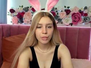 CuteAurora nude before cam. Free Live Sex Chat Room