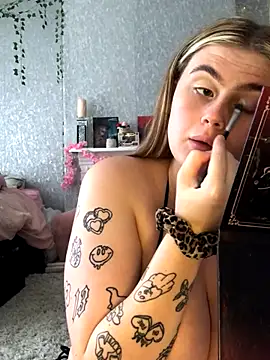 LittleMissT xxx strip on cam for live porn chat