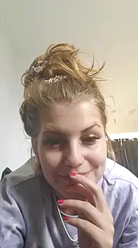 Playful-Summer xxx strip on cam for live porn chat