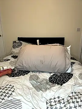LouiseBishop xxx strip on cam for live porn chat