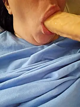 Queengirl28_ xxx strip on cam for live porn chat