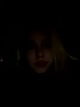 YeahMolly xxx strip on cam for live porn chat