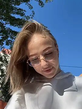 CaseyStar xxx strip on cam for live porn chat