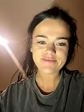 English-Chloe96 xxx strip on cam for live porn chat