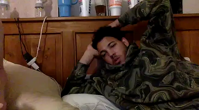 Kaynzo07 xxx strip on cam for live porn chat