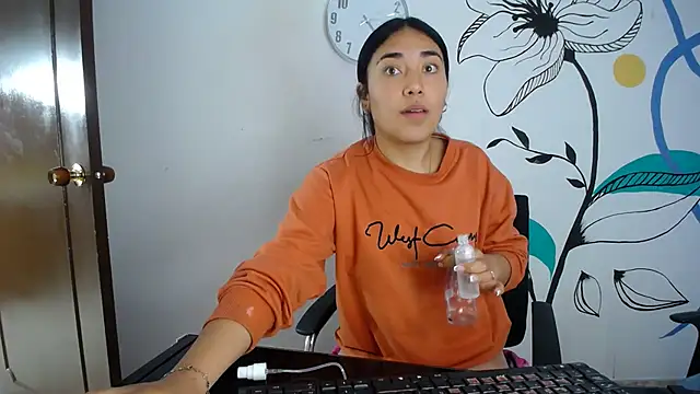 Sisi-Rose xxx strip on cam for live porn chat