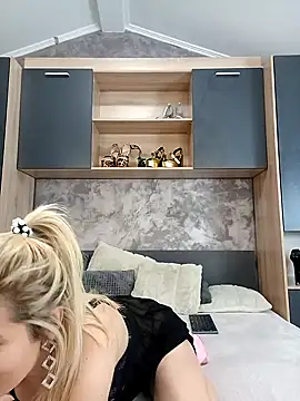 Mirapleasurexxx xxx strip on cam for live porn chat