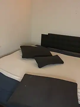 EmilyEmotions xxx strip on cam for live porn chat