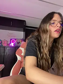 Amys xxx strip on cam for live porn chat