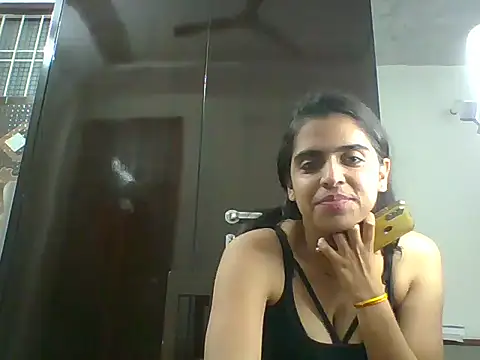 Loveuu-queen xxx strip on cam for live porn chat