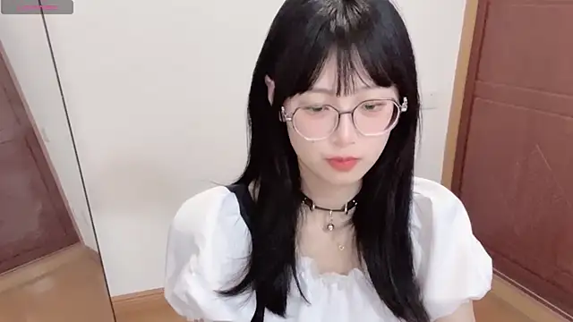 4uoki xxx strip on cam for live porn chat