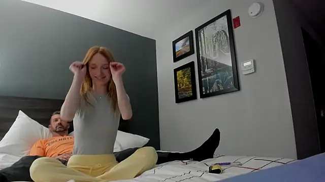 Little_redd xxx strip on cam for live porn chat