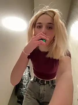 DollyTall xxx strip on cam for live porn chat
