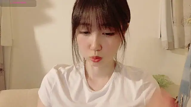 Momotaro-ch xxx strip on cam for live porn chat