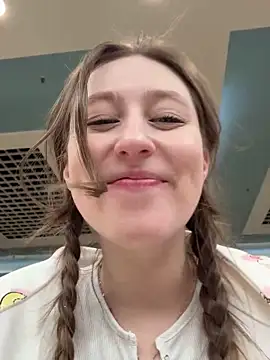 Cuteperseon xxx strip on cam for live porn chat
