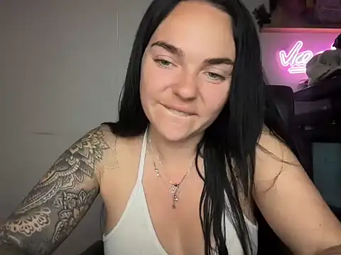 YorkshireLass xxx strip on cam for live porn chat