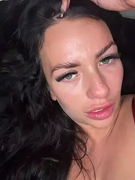 BellaBlackUK xxx strip on cam for live porn chat