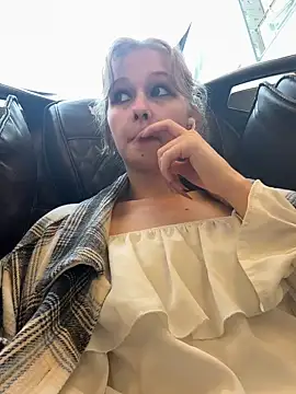 Julie-bae xxx strip on cam for live porn chat