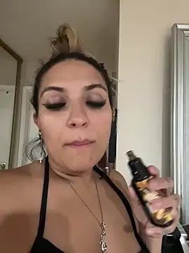 Chicagobabe xxx strip on cam for live porn chat